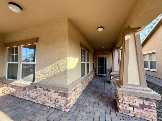 Building Photo - Amazing townhome in Quailwood