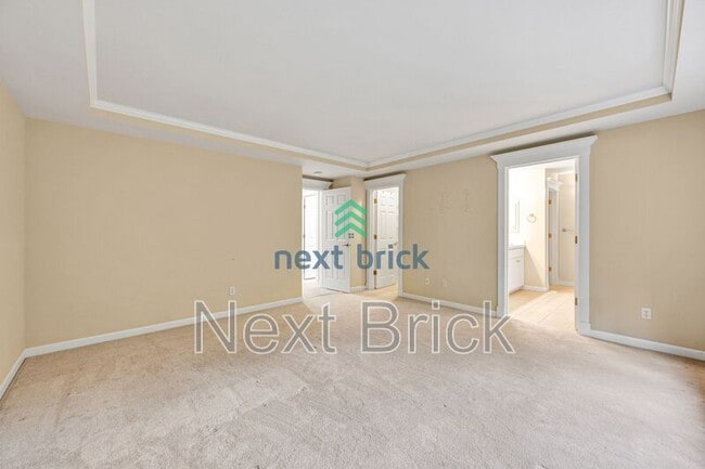 Building Photo - 1861 30th Ave NE