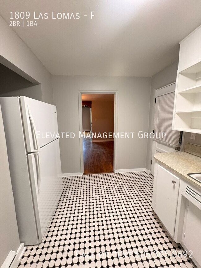 Building Photo - 1809 Las Lomas Rd NE
