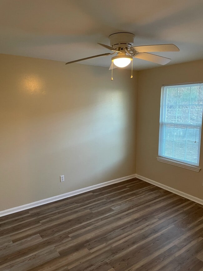 Building Photo - 2817 Ridgecrest Dr