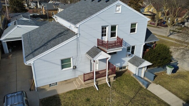 Building Photo - 653 S 69th St