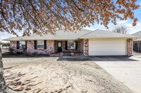 Building Photo - 1712 N Lincoln Ave