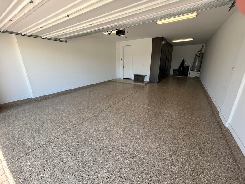 Building Photo - 4146 S Columbus Dr