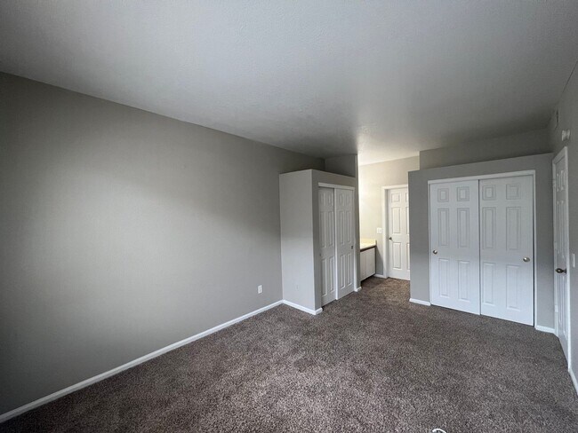 Building Photo - 1 Bed 1.5 Bath Townhome in Aurora!