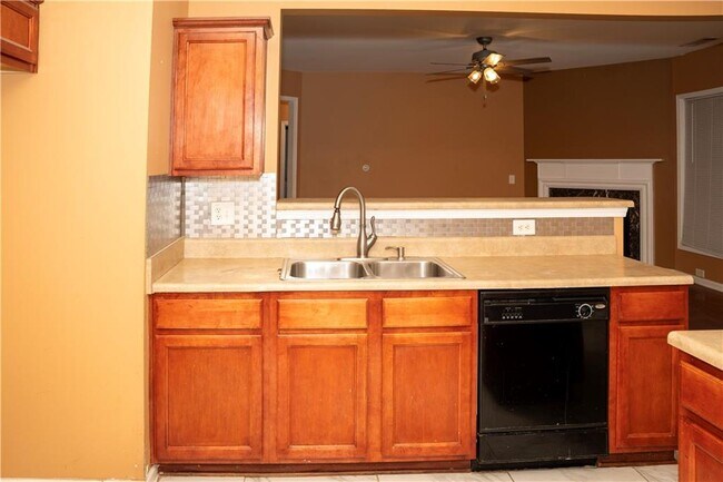 Building Photo - 2581 Southhaven Ln