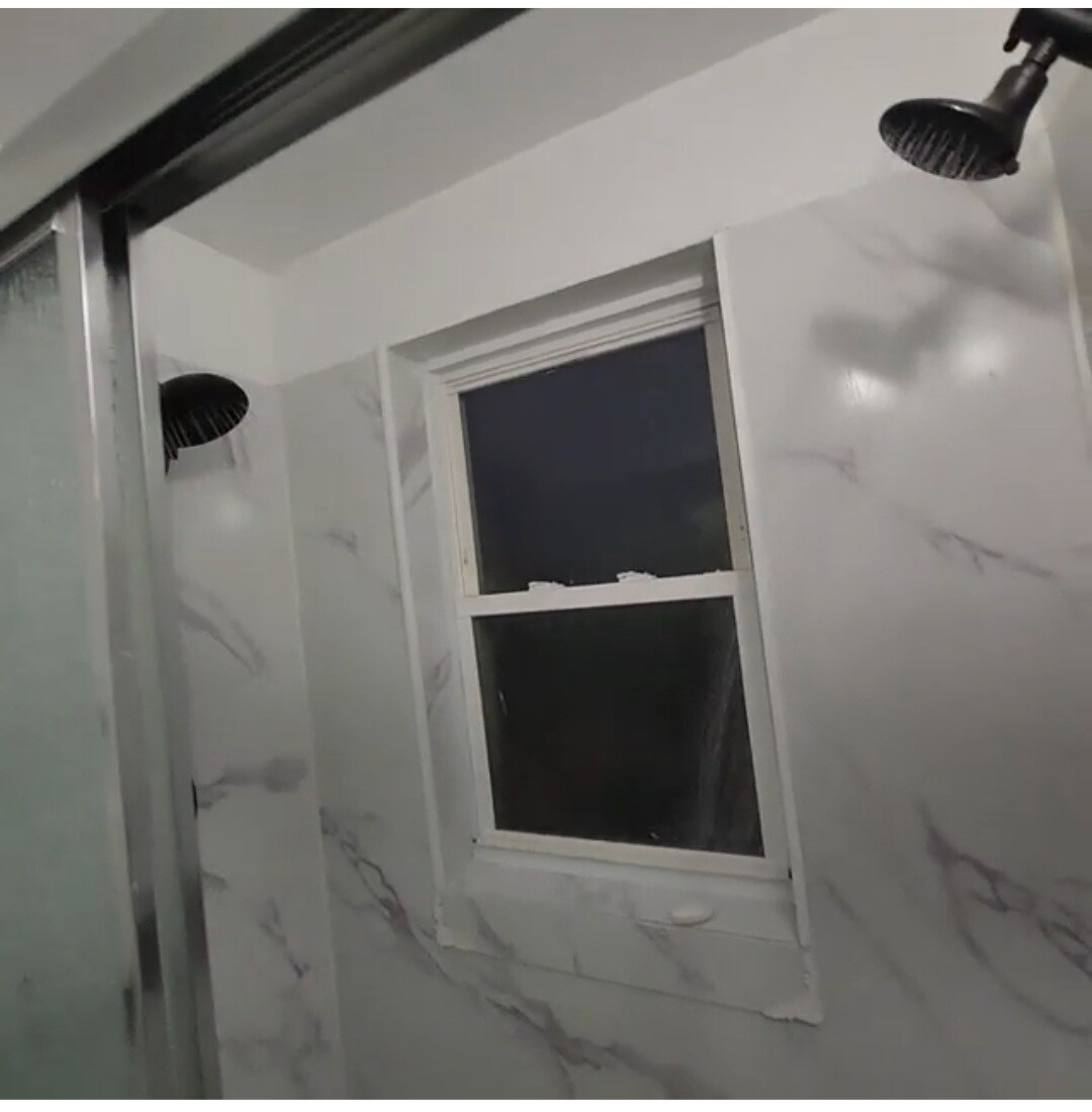 His and hers 1st floor full bath - 5423 Beechwood Ave