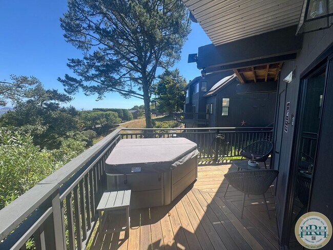 Building Photo - Tranquil & Sun Drenched 3BR|3BR in Heart o...