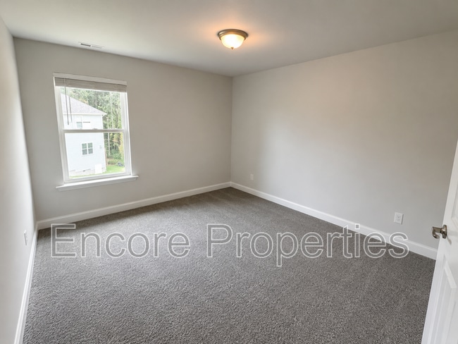 Building Photo - 38 Knotty Pine Dr