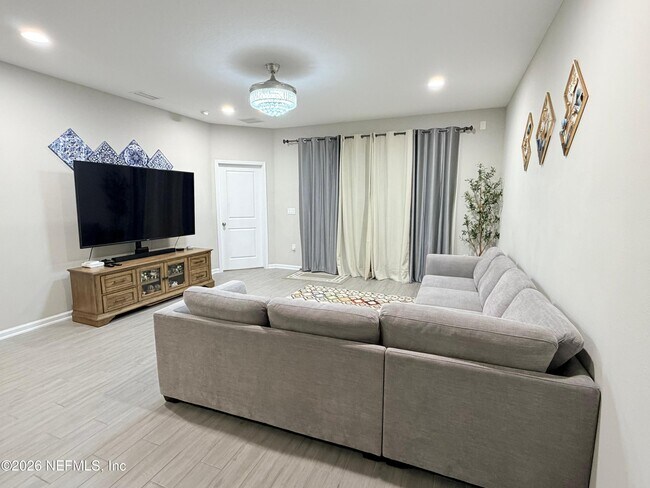 Building Photo - 70 Golden Fern Dr