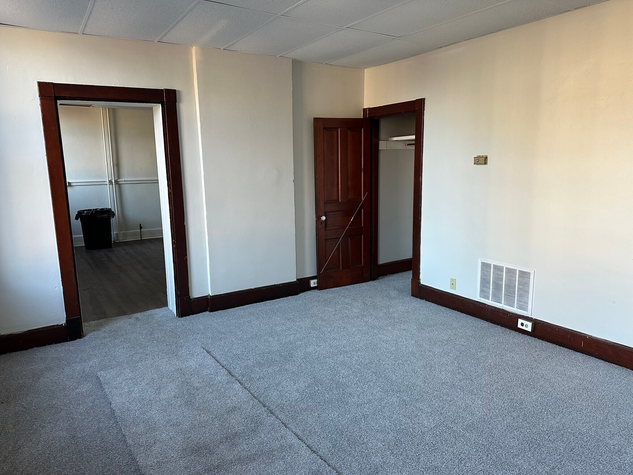 Building Photo - 3036 W Maryland St