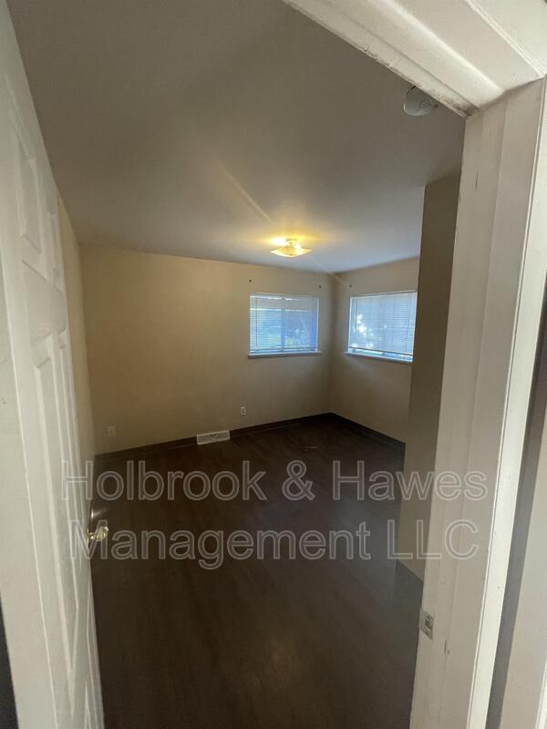 Building Photo - 601 N Bryan Ave