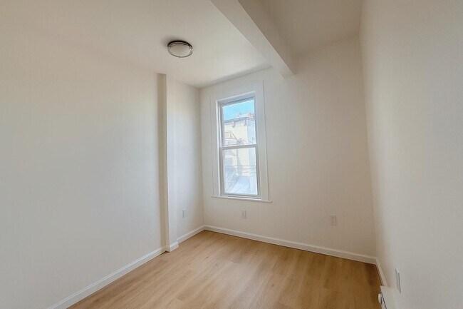 Building Photo - 519 Mercer St