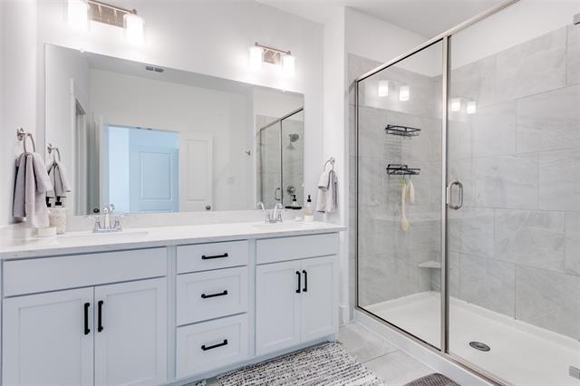 Building Photo - 7605 Reis Ln