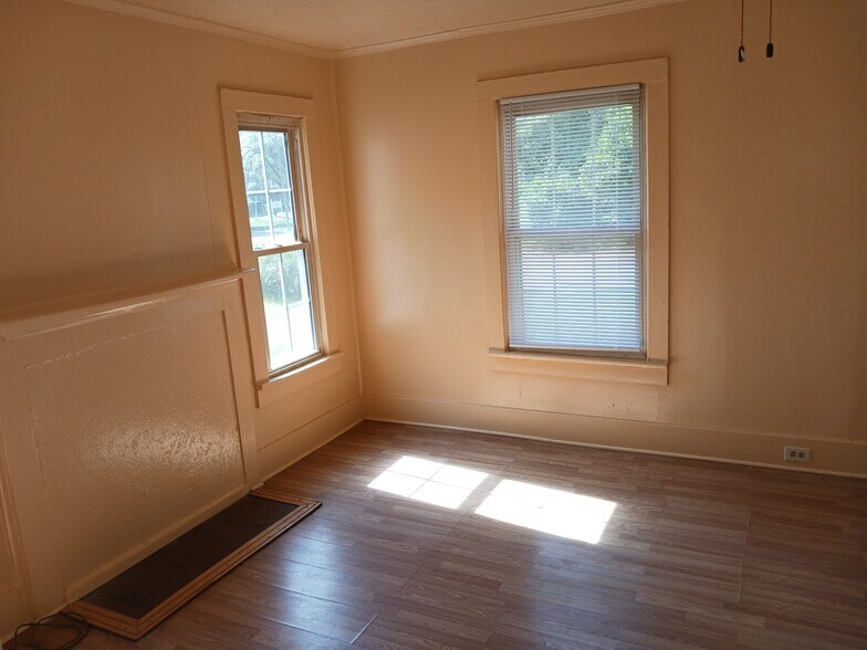 Bedroom - 1014 Henley St