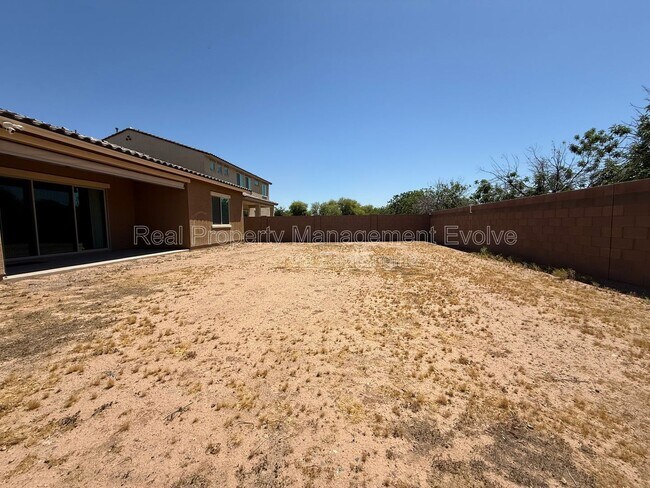 Building Photo - 8723 W Vista Ave