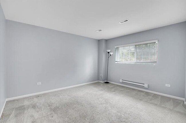 Building Photo - 912 Bradford Dr