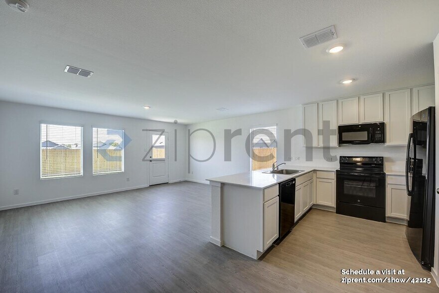 Building Photo - 531 Montclair Ave