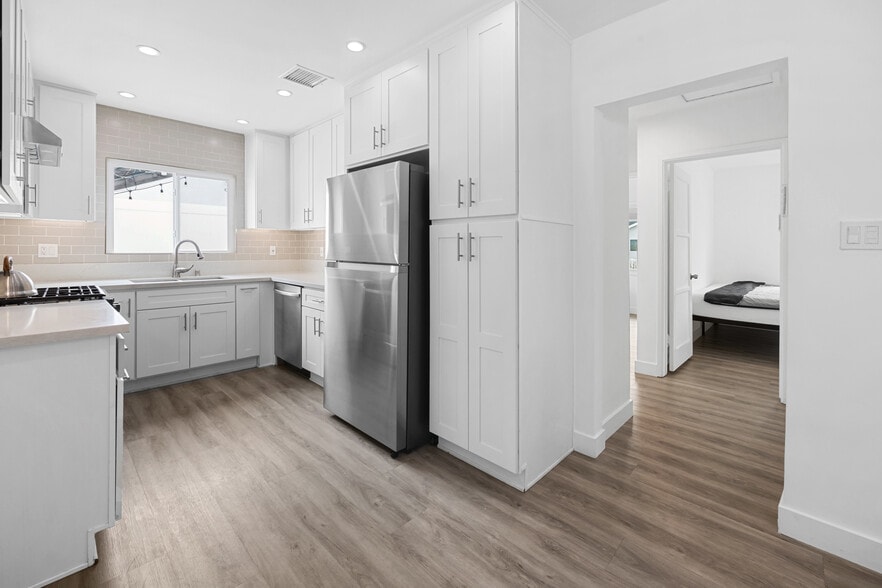 Building Photo - 18015 Collins St