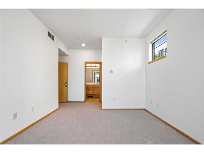 Building Photo - 2818 Aldrich Ave S