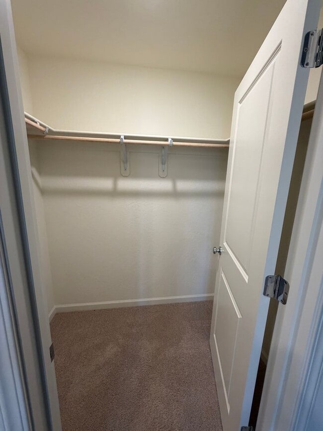 Building Photo - Beautiful New Home for rent in Tulare!