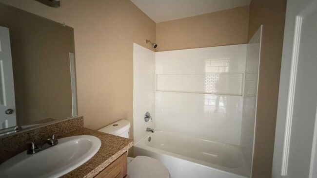 Building Photo - Two Bedroom One Bathroom Apartment in San Bernardino!