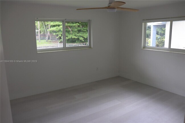 Building Photo - 6955 SW 66th Ave