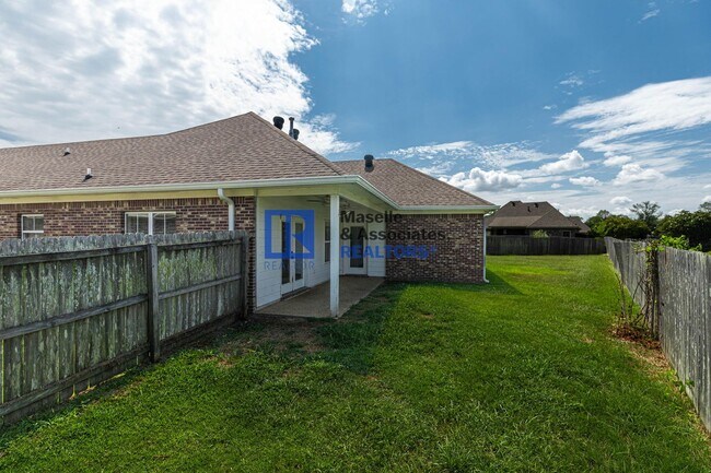 Building Photo - Beautiful 3 bedroom, 2 bathroom house in B...