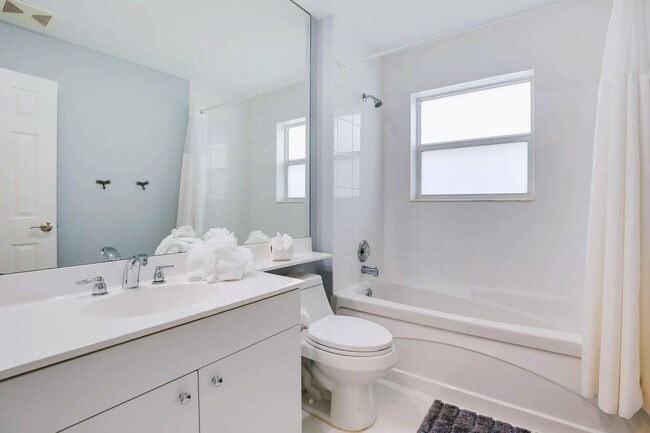 Building Photo - 7515 Silver Woods Ct