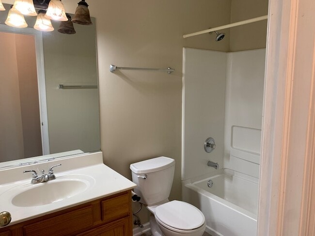Building Photo - 2817 Stonewater Dr