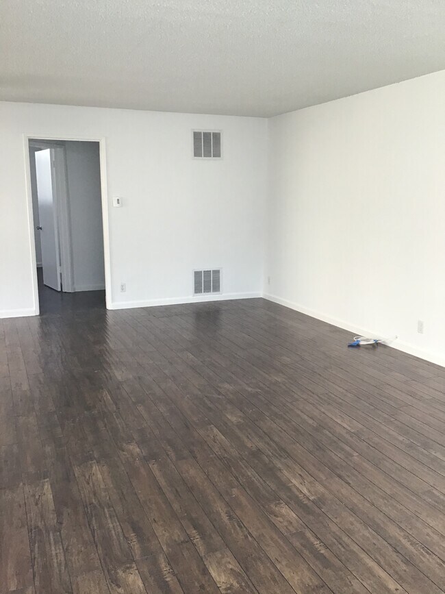 Building Photo - 11655 Gorham Ave
