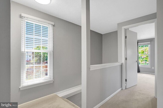 Building Photo - 6063 Hydrangea Dr