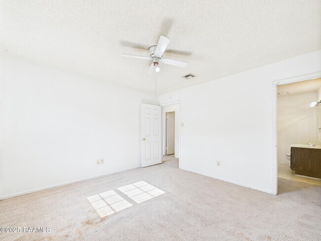 Building Photo - 114 Hummingbird Ln