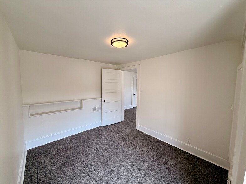 Building Photo - 319 Jerry St