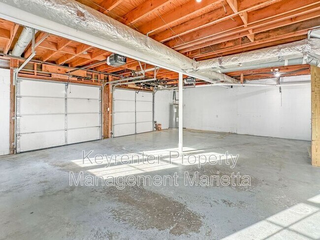 Building Photo - 651 Inglis Dr S E