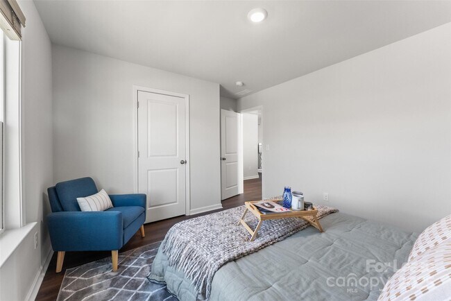 Building Photo - 5034 Moselle Ave