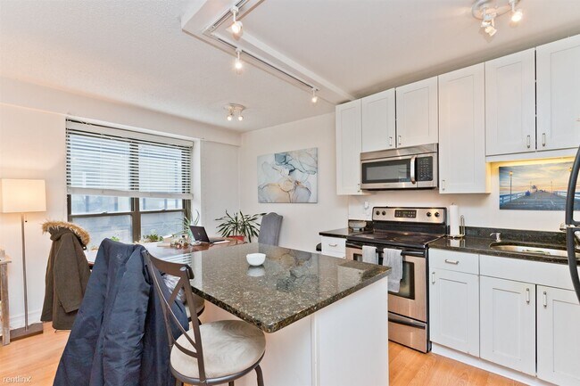 Building Photo - 2 br, 2 bath Condo - 2930 N Sheridan Rd Ap...