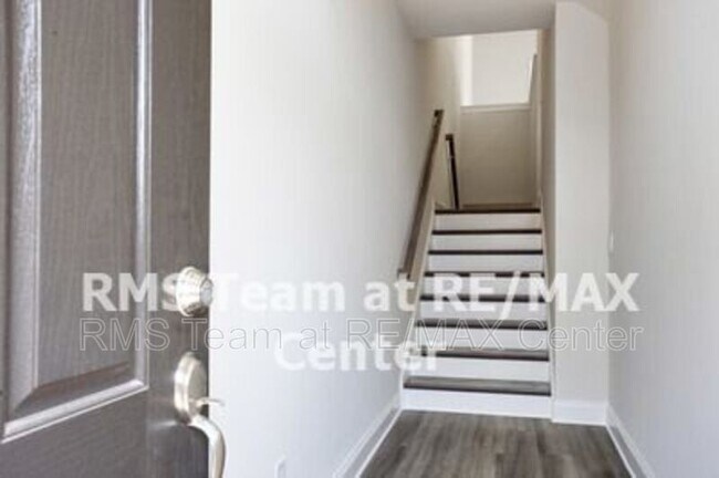 Building Photo - 1650 Mountain Top Ln
