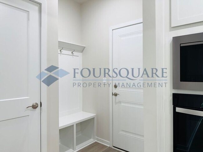 Building Photo - Modern 4-Bed / 2.5-Bath Single-Family Home with Loft, Gas Fireplace & 2-Car Garage – Near Downtow...