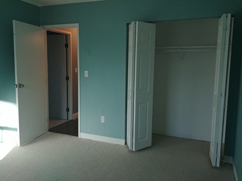 Building Photo - 19 Chapel Hill Dr