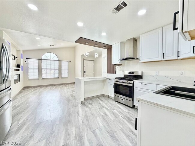 Building Photo - 6251 Desert Sun Dr