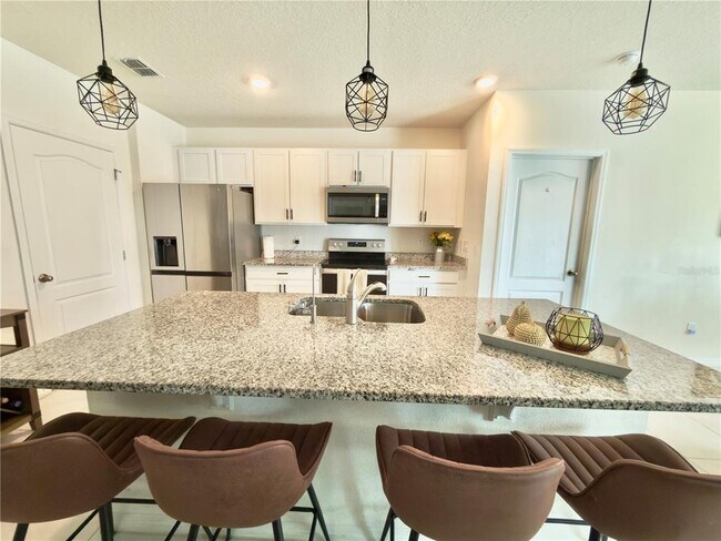 Building Photo - 512 Lily Ln