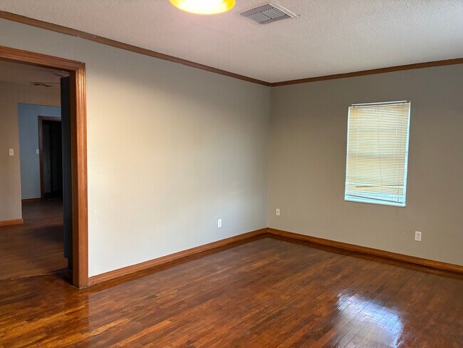 Building Photo - 1421 E Lockheed Ct