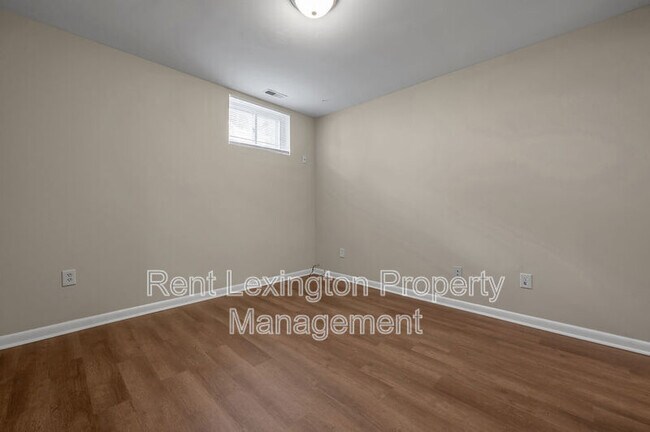 Building Photo - 833 Malabu Dr
