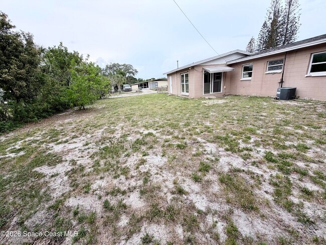 Building Photo - 2107 Little John Rd