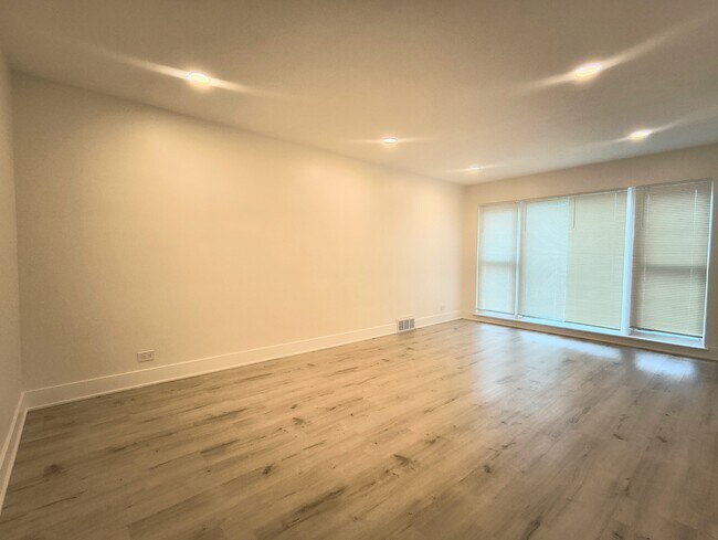 Building Photo - 2934 W 103rd St