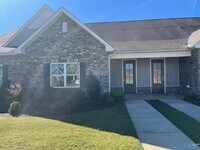 Building Photo - 3205 McClellan Wy SE