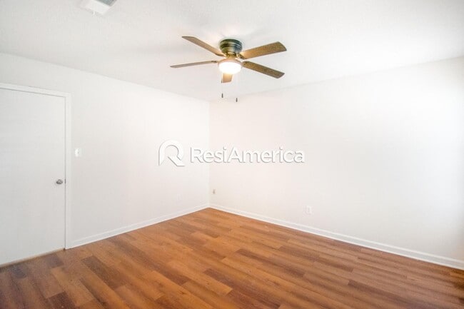 Building Photo - Newly Renovated 3/2 in 38128!