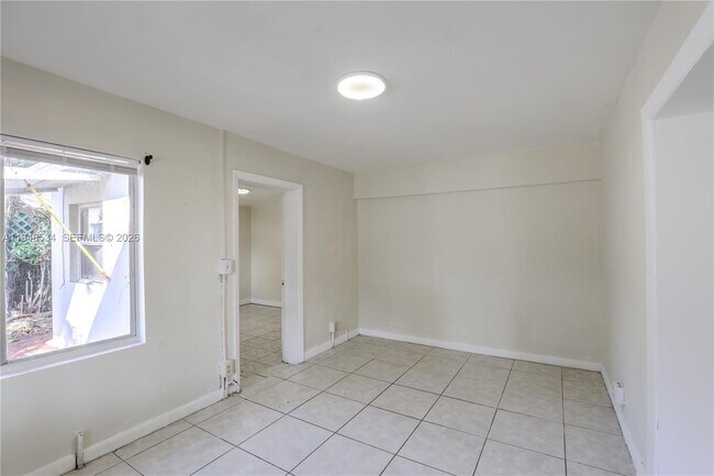 Building Photo - 2250 NE 136th St