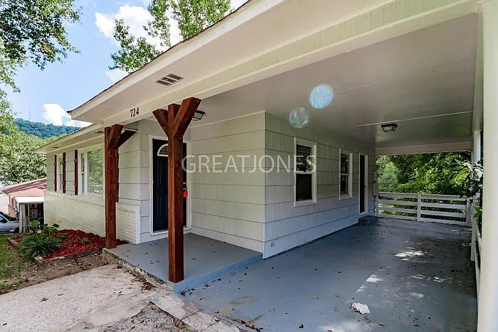 Building Photo - 724 84th St S