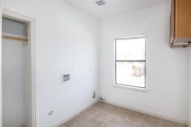 Building Photo - 1718 Louisiana Ave